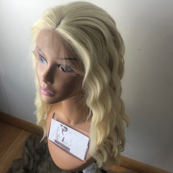 20” BLONDE WAVY LACE FRONT WIG *NEW*
